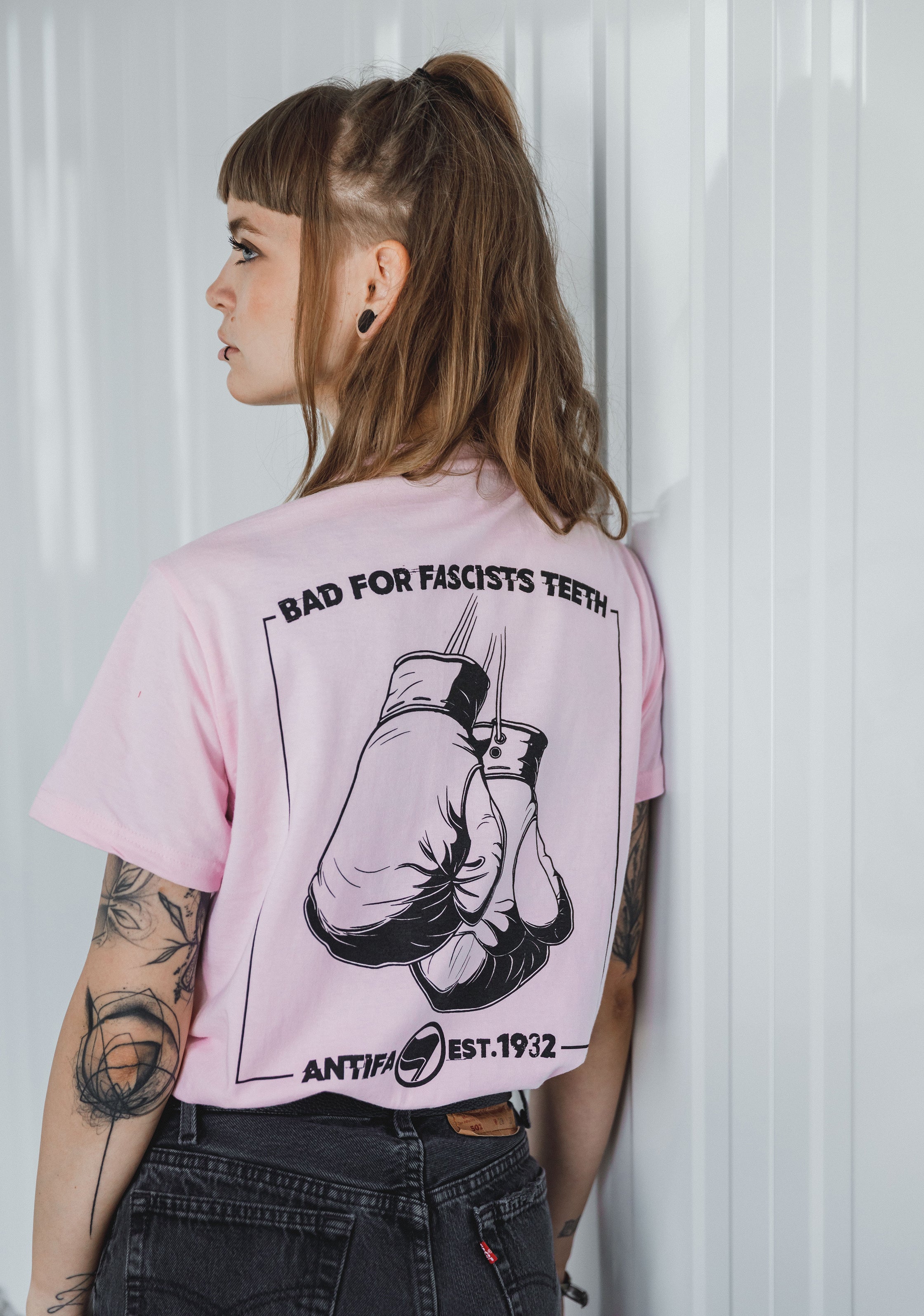 unisex shirt "antifascist boxing crew" rose