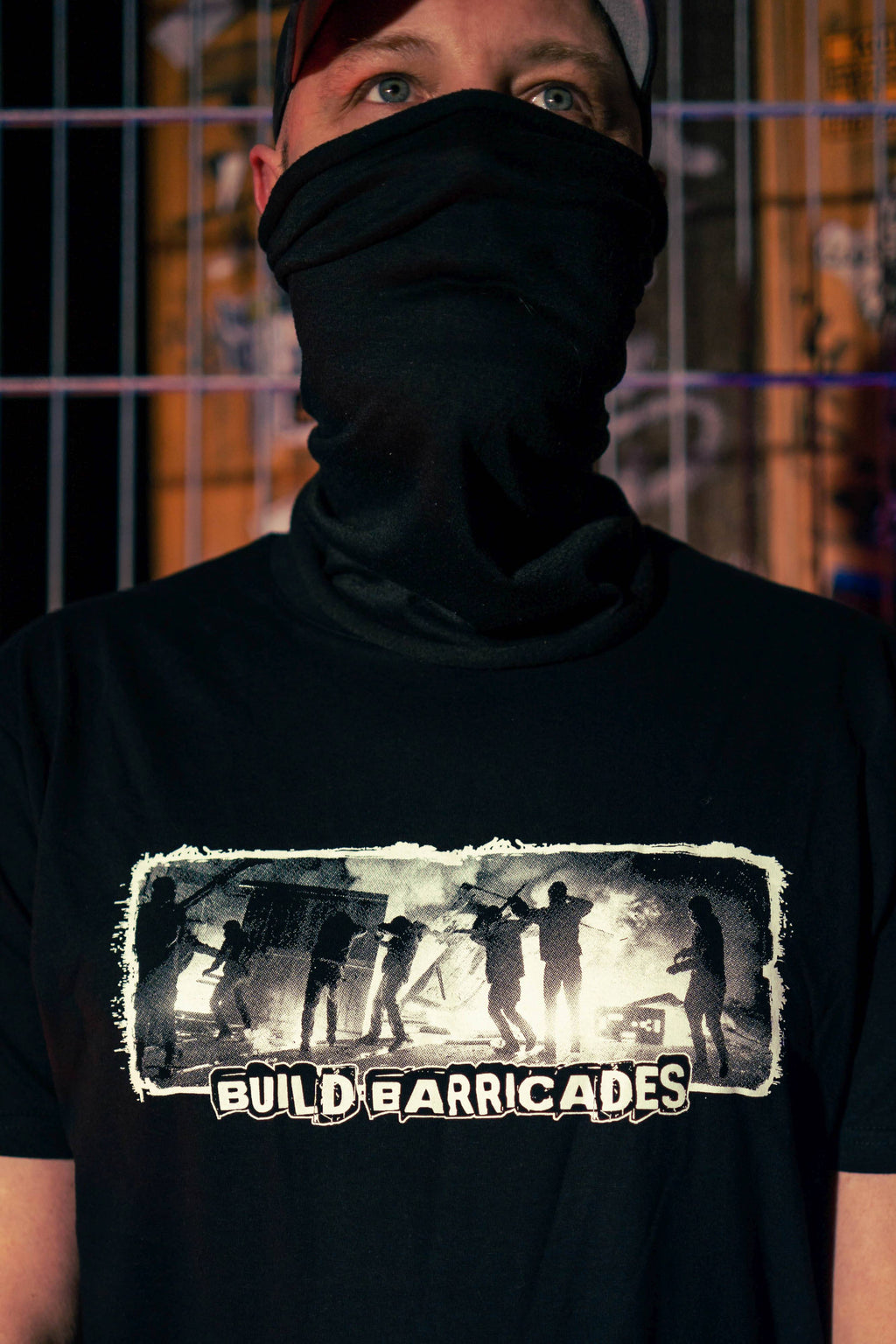 unisex shirt "build barricades"