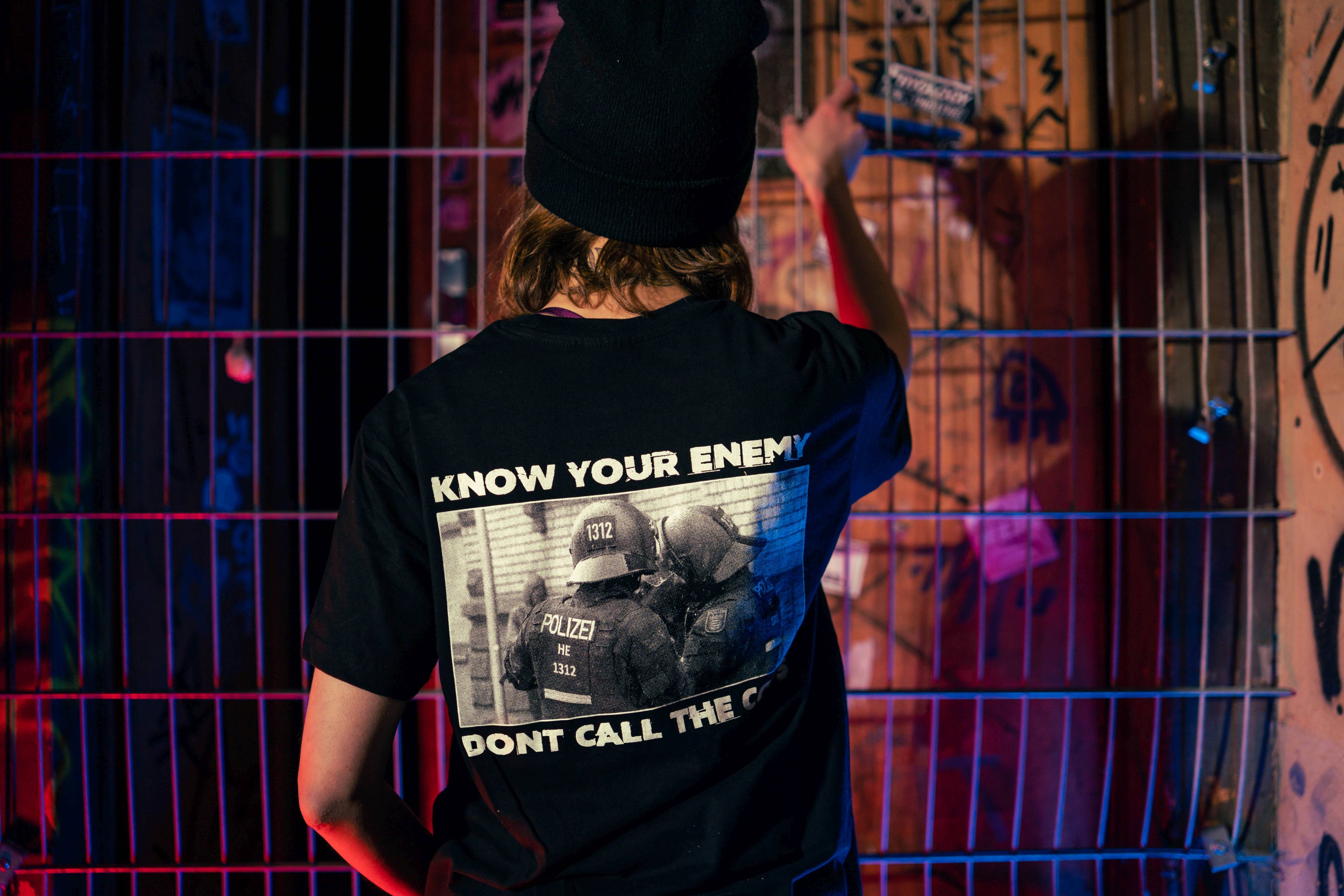 unisex shirt "know your enemy"