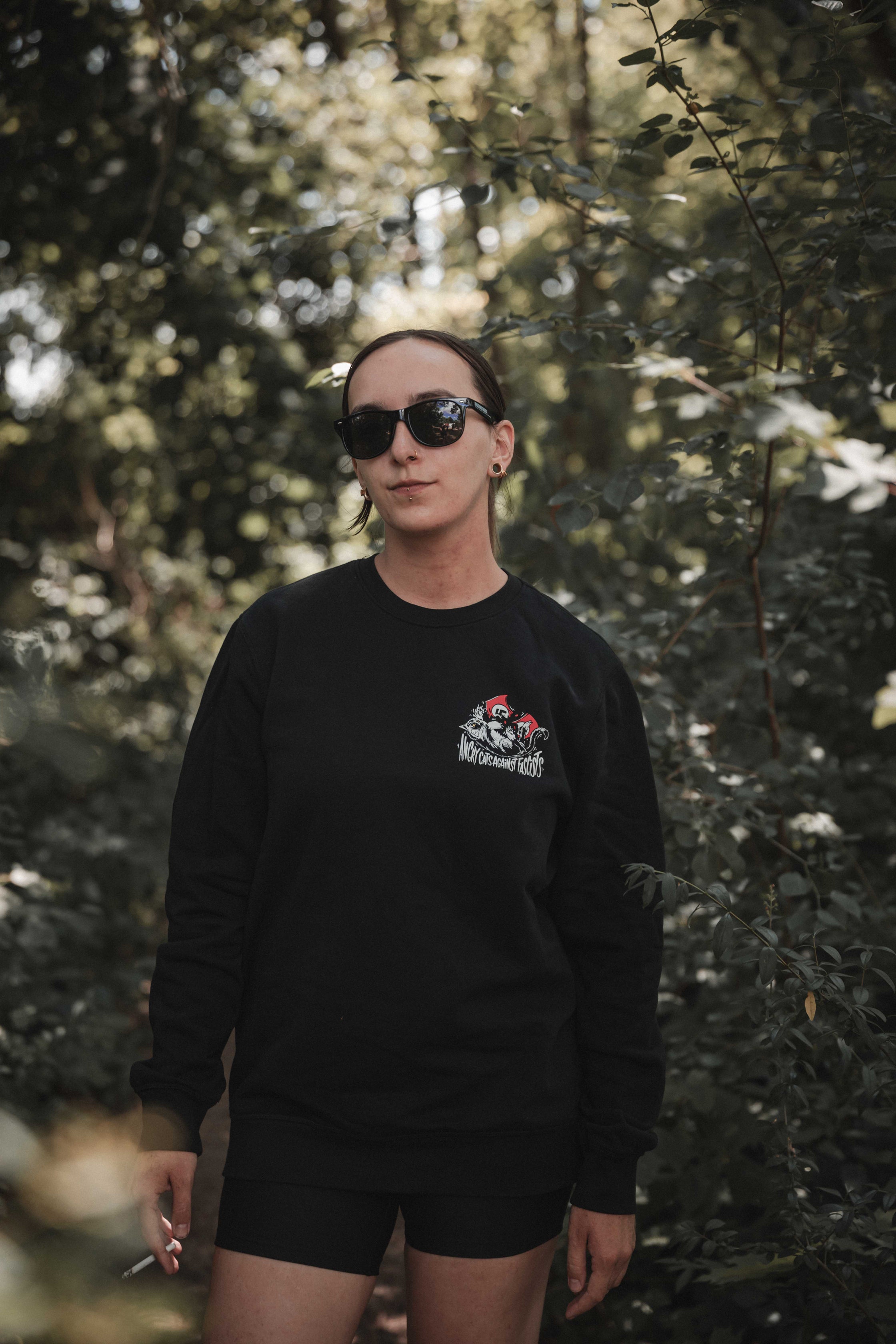 unisex sweater "angy cats against fascists"