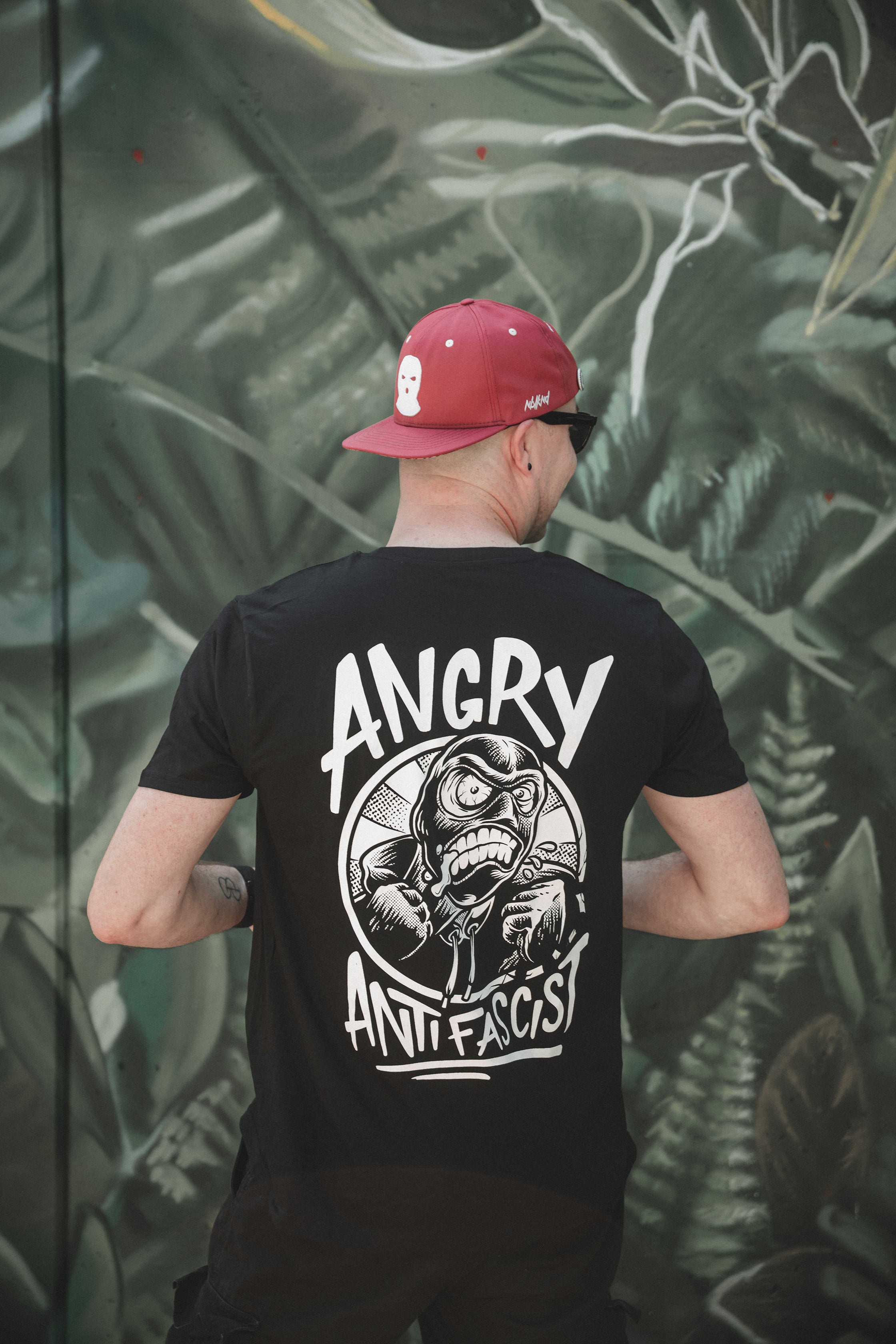 unisex shirt "angry antifascist"
