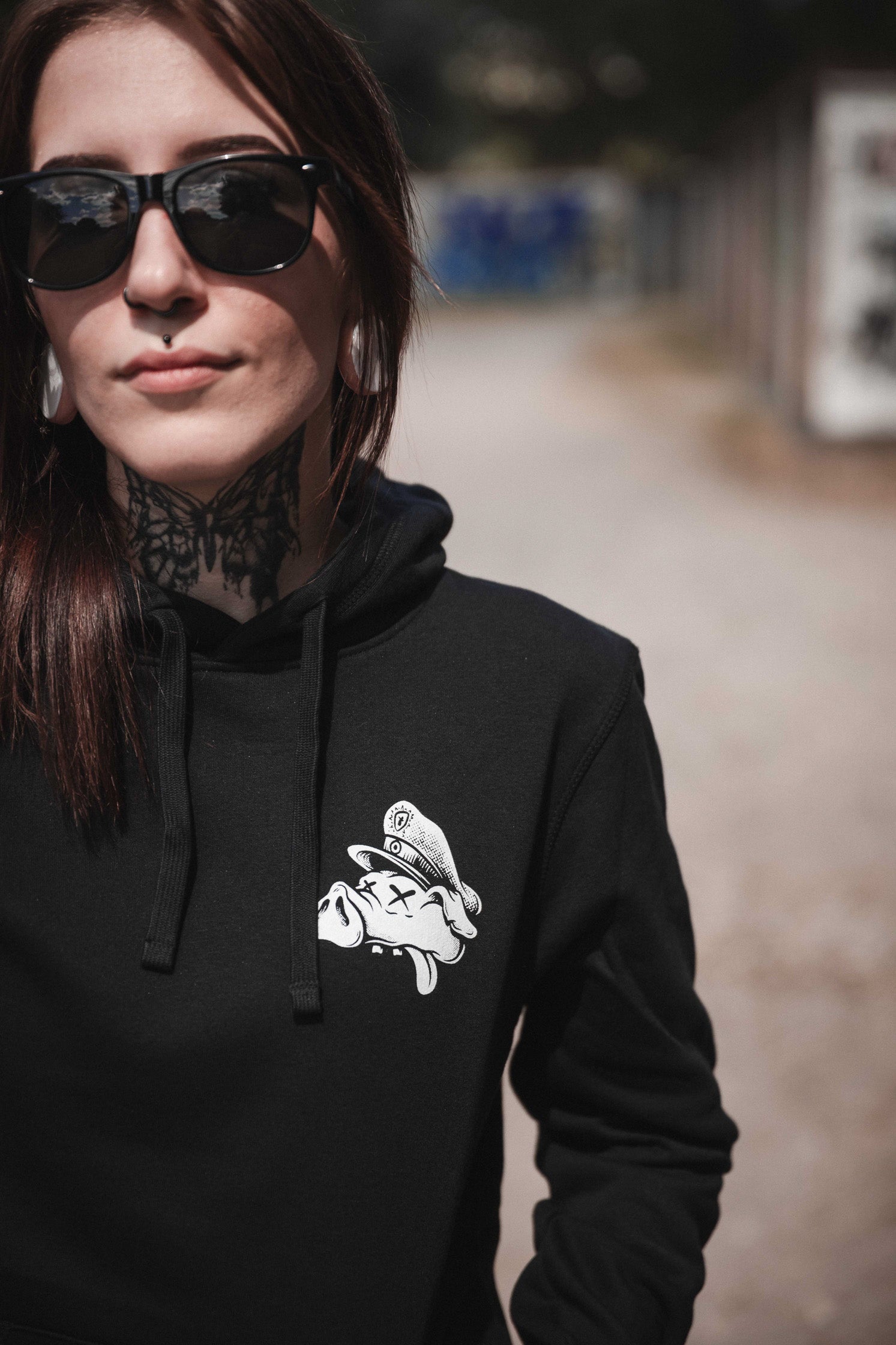 unisex hoodie "kein freund - kein helfer"