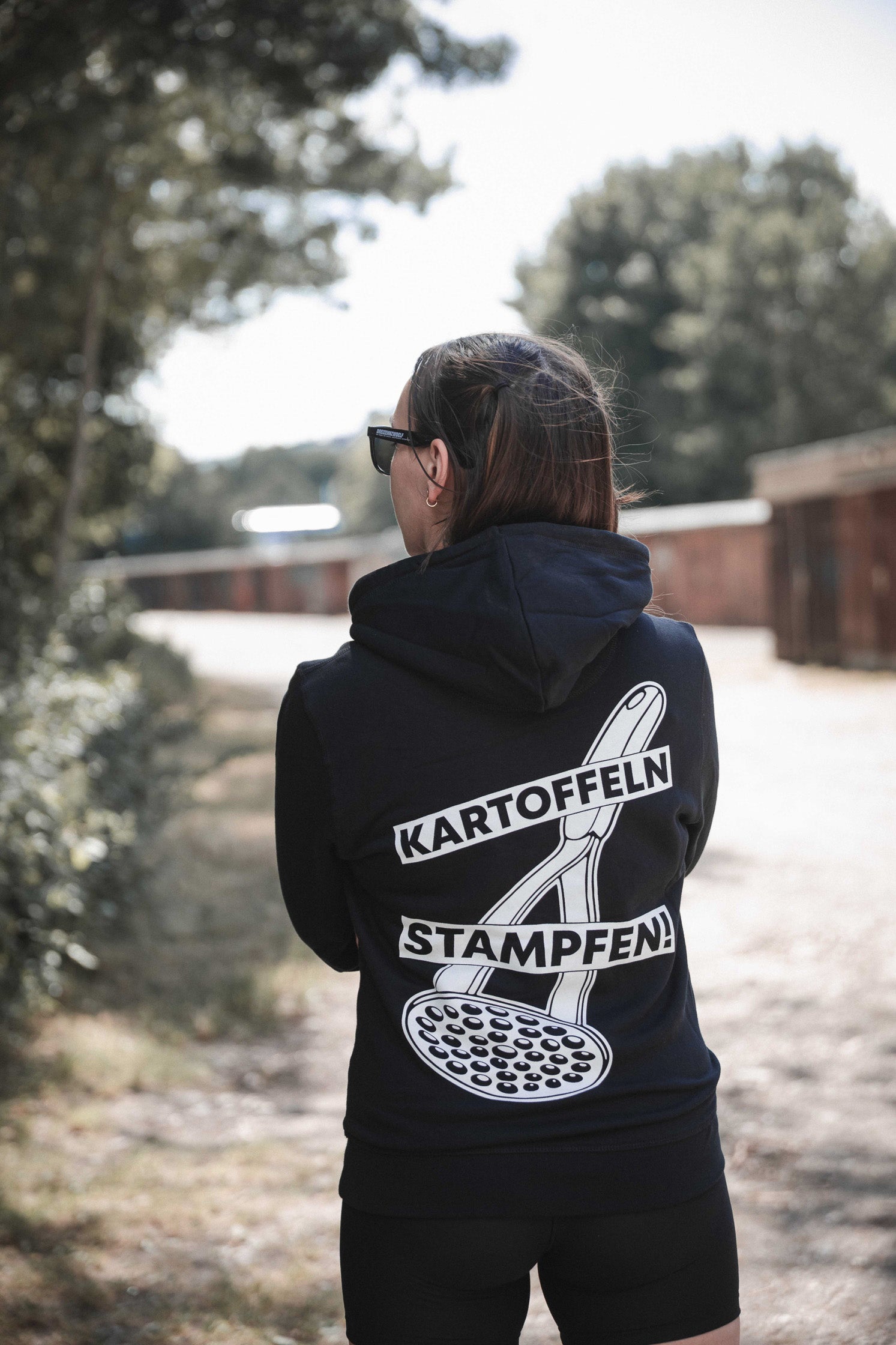 unisex hoodie "kartoffeln stampfen"
