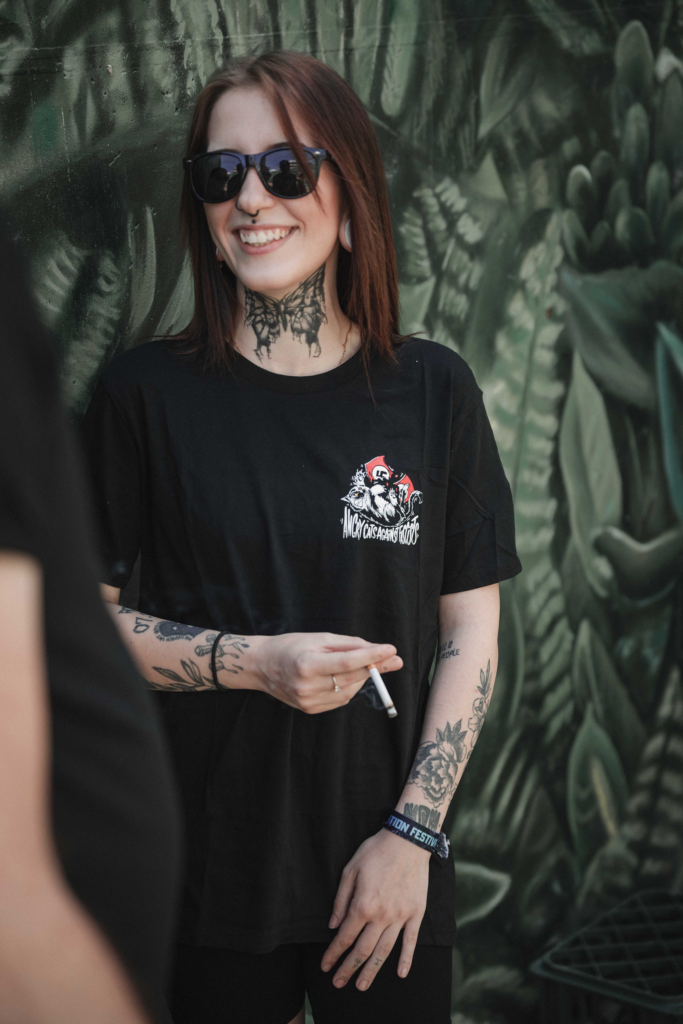 unisex shirt "angry cats against fascists"