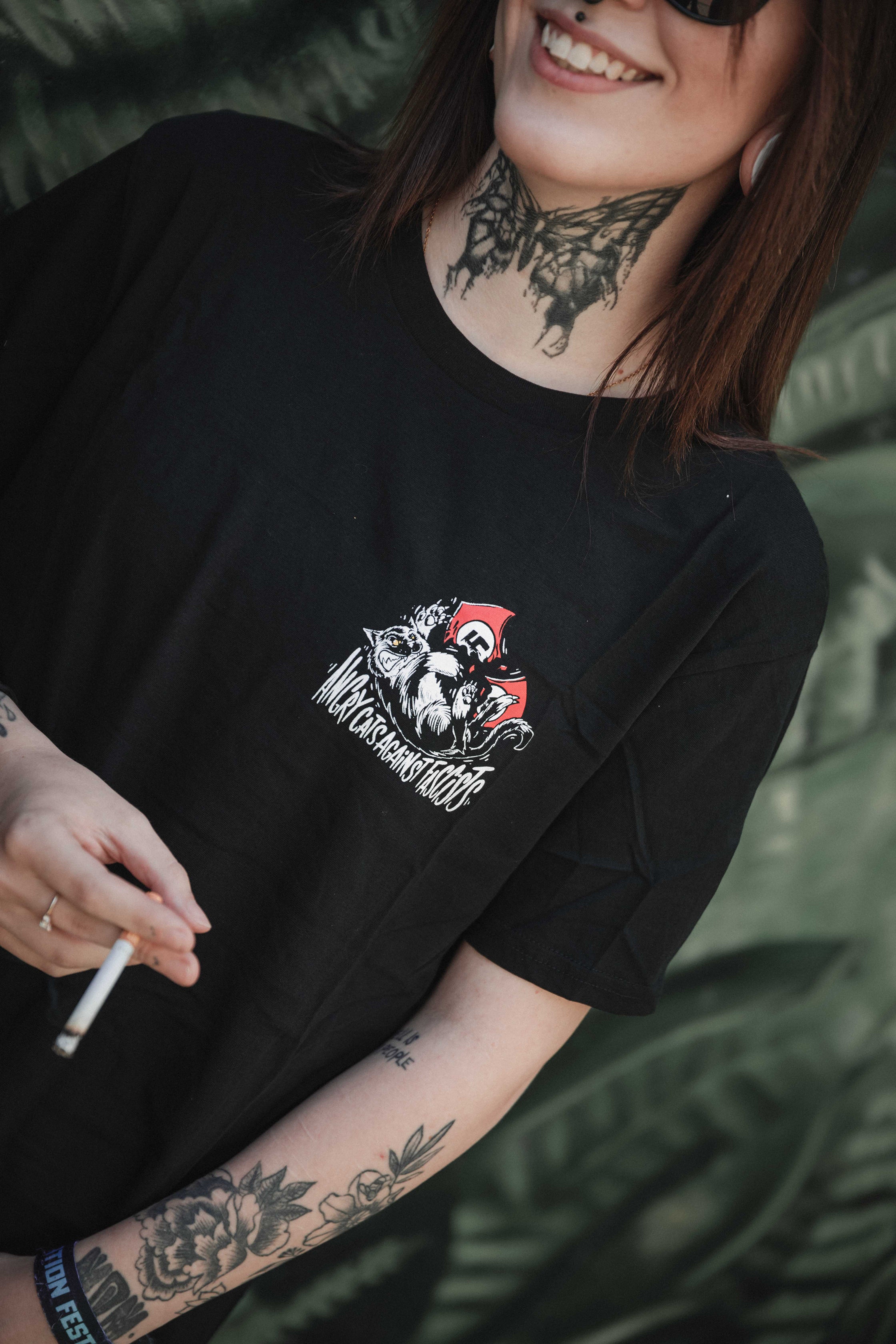 unisex shirt "angry cats against fascists"